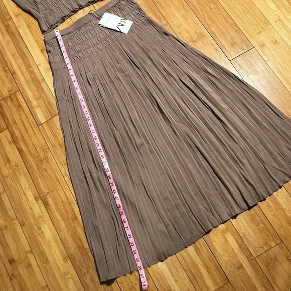 NWT Zara Limited Edition Knit Top & LE Knit Skirt Set: Top Size M Skirt Size L - Picture 9 of 13